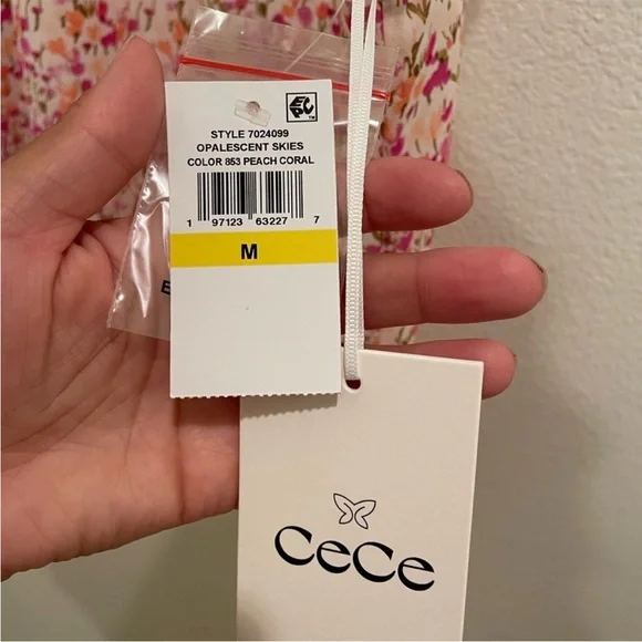 CeCe Ruffle Sleeve Floral Blouse Women’s Size M Peach Coral NWT - Picture 2 of 5